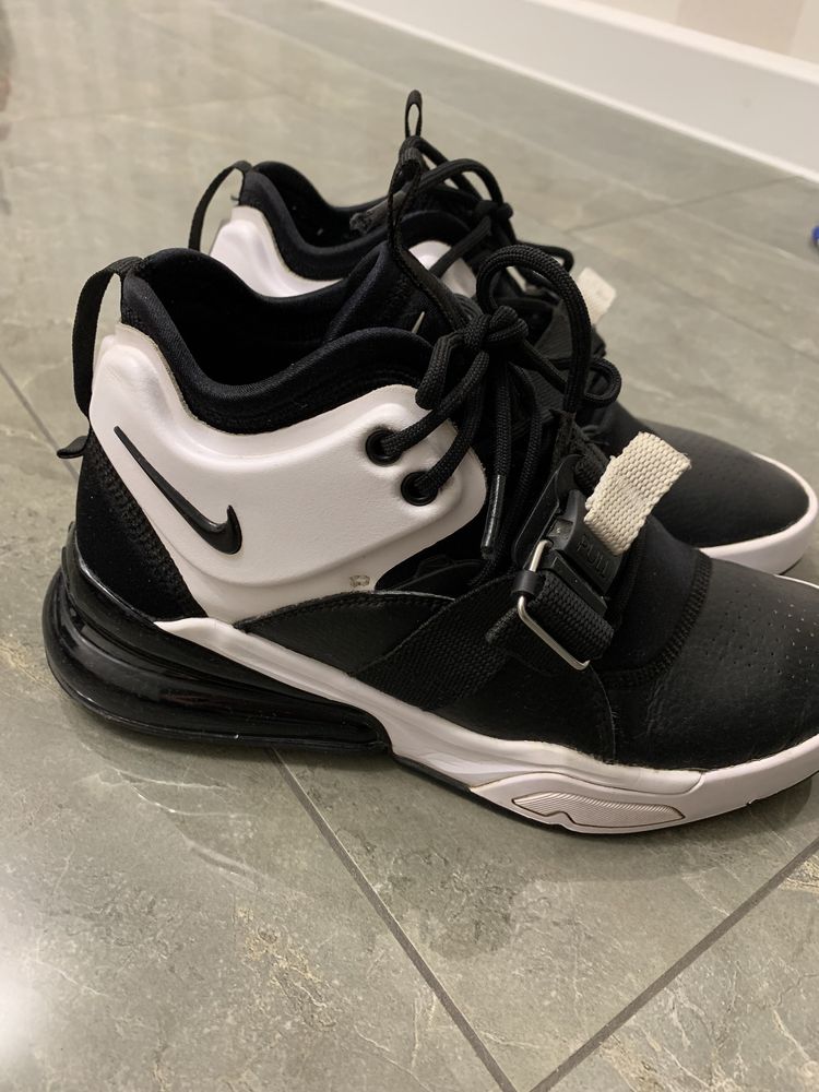 Кроссовки Nike AIR FORCE 270