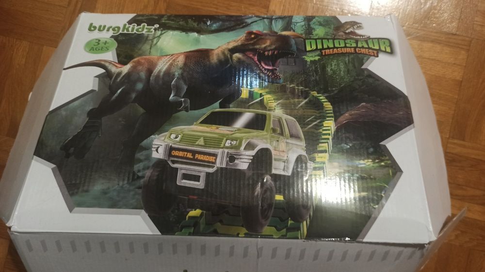 Mega Race Track, Zabawka samochodowa z motywem dinozaurów
