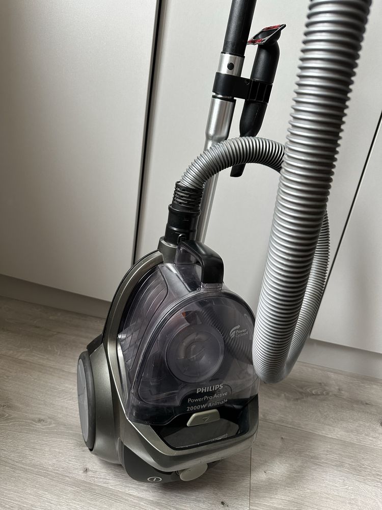 Пылеосос philips