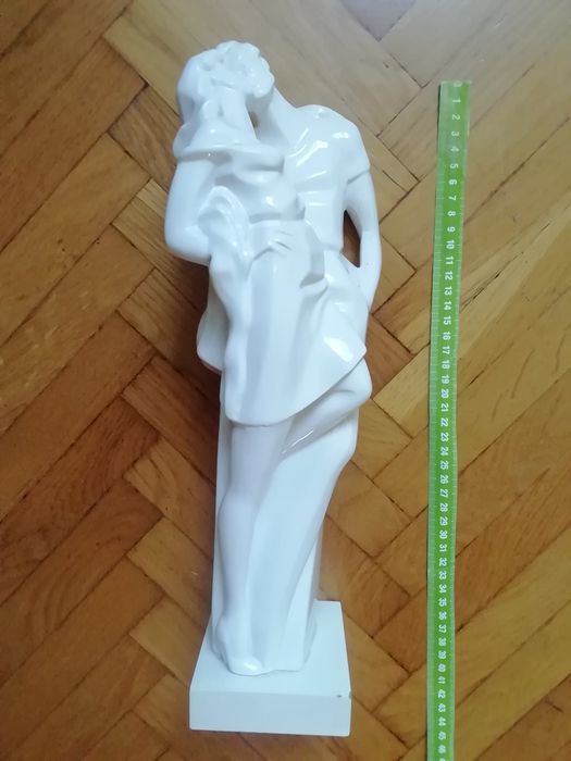Figurka porcelanowa firmowa w stylu art deco wys. ok. 50 cm.