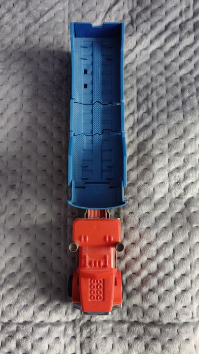 Auto Hot wheels z kraksą