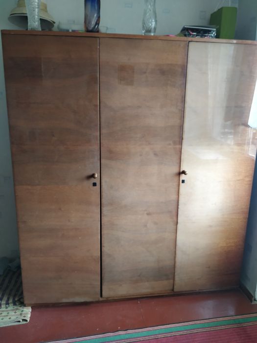 Лакована шафа, меблі в спальню, трьох дверна шафа