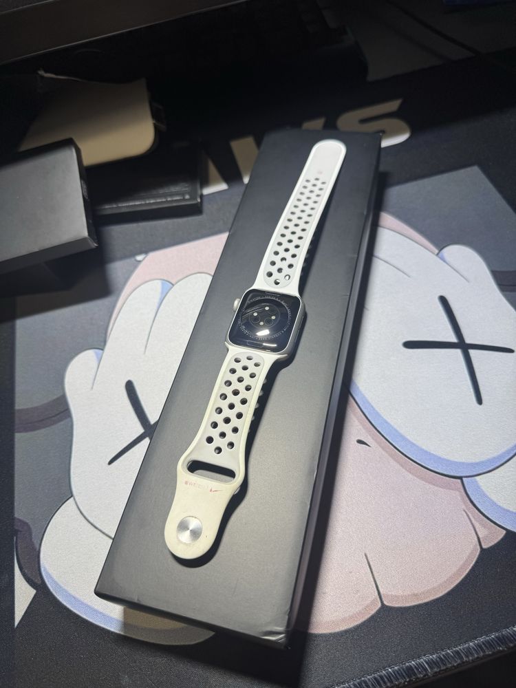 Apple Watch series 6, 40mm, w idealnym stanie