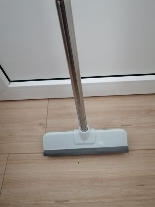 Щетка для мытья окон, пола, стен и чистки ковров