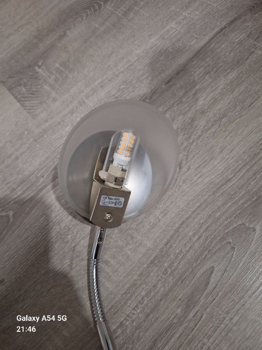 Lampka biurkowa.