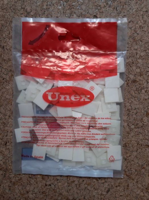 Base auto-adesiva para abraçadeiras