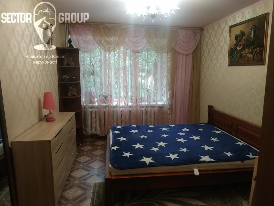 Соцмістечко, однокімнатна + велика кухня-студіо