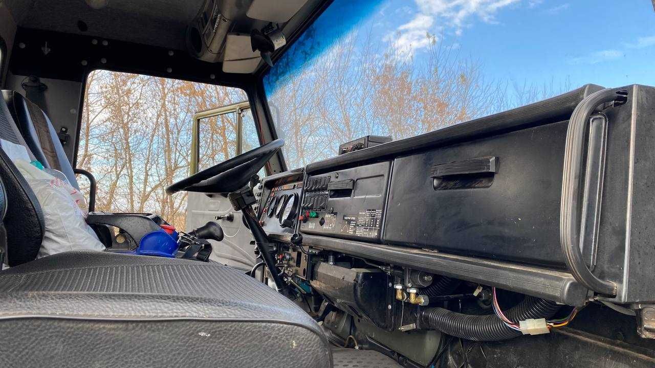 КАМАЗ 4310, бортовий з маніпулятором