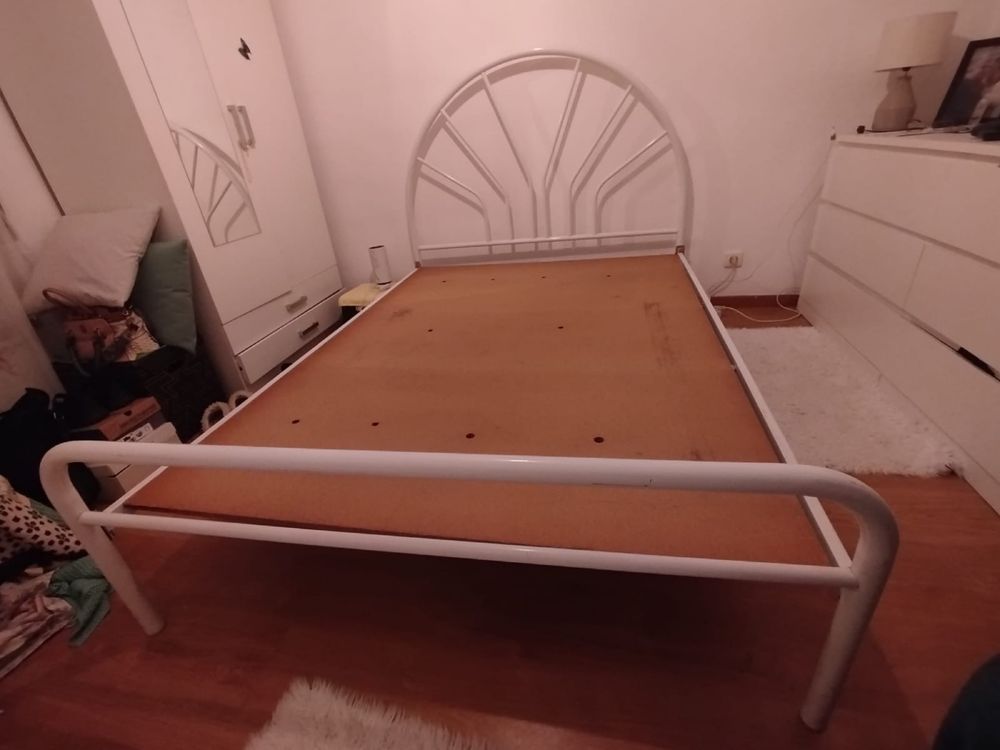 Cama de casal usada
