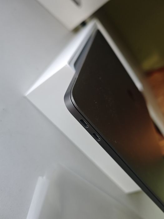 Macbook pro 13 2017 8/128 core i5