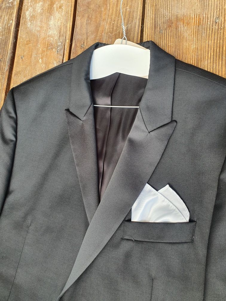 Elegancki czarny smoking ze spodniami rozmiar XL/ Smoking ślubny
