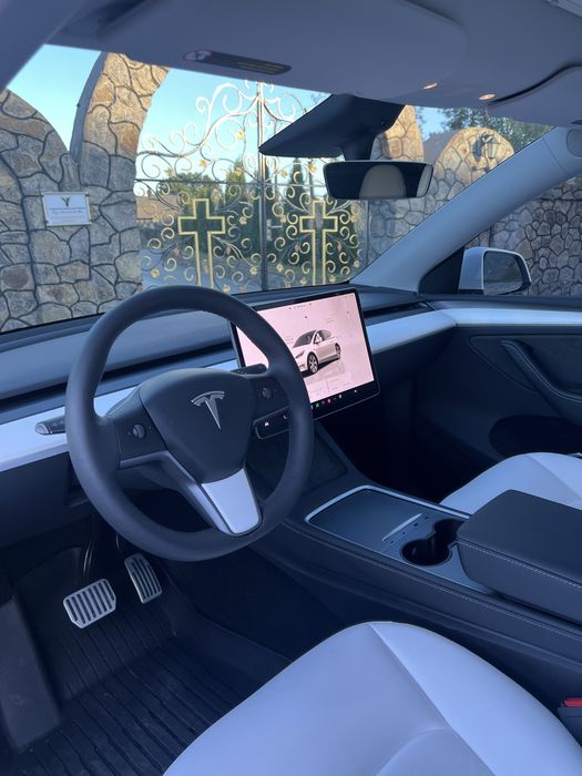 Tesla Model Y Long range Dual Motor 82.5 квт 2023 рік