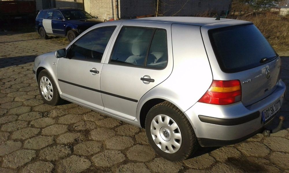 Na części VW Golf IV 1.6 115km FSI kod lakieru LA7W