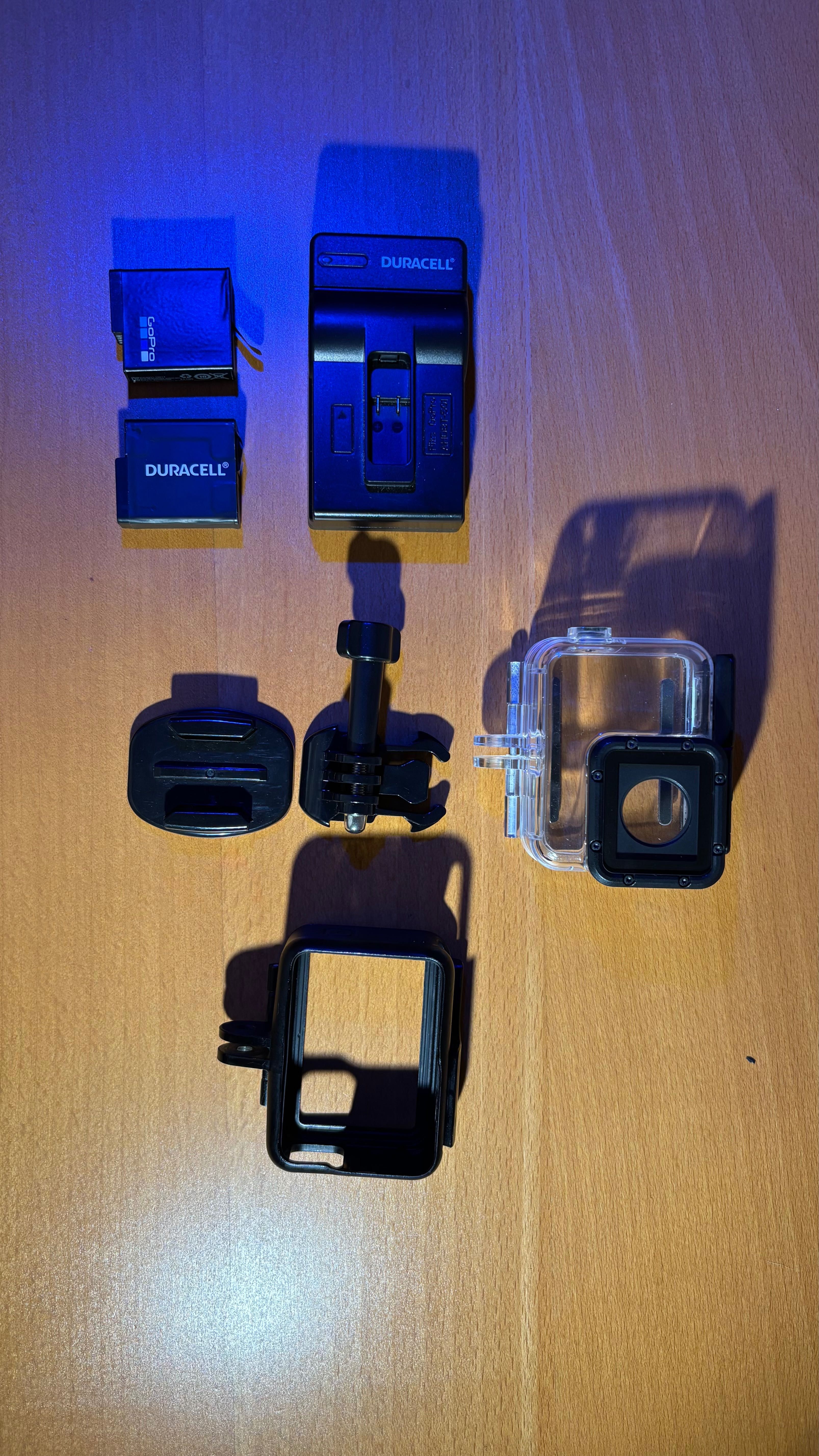 Sprzedam obudowę wodoszczelną do Gopro 7 + 2 aku do Gopro 7 + akces.