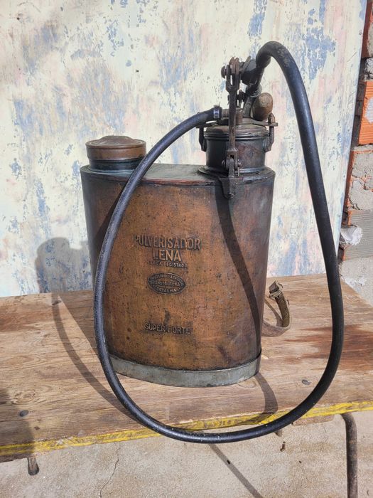Maquina de pulverizar antiga