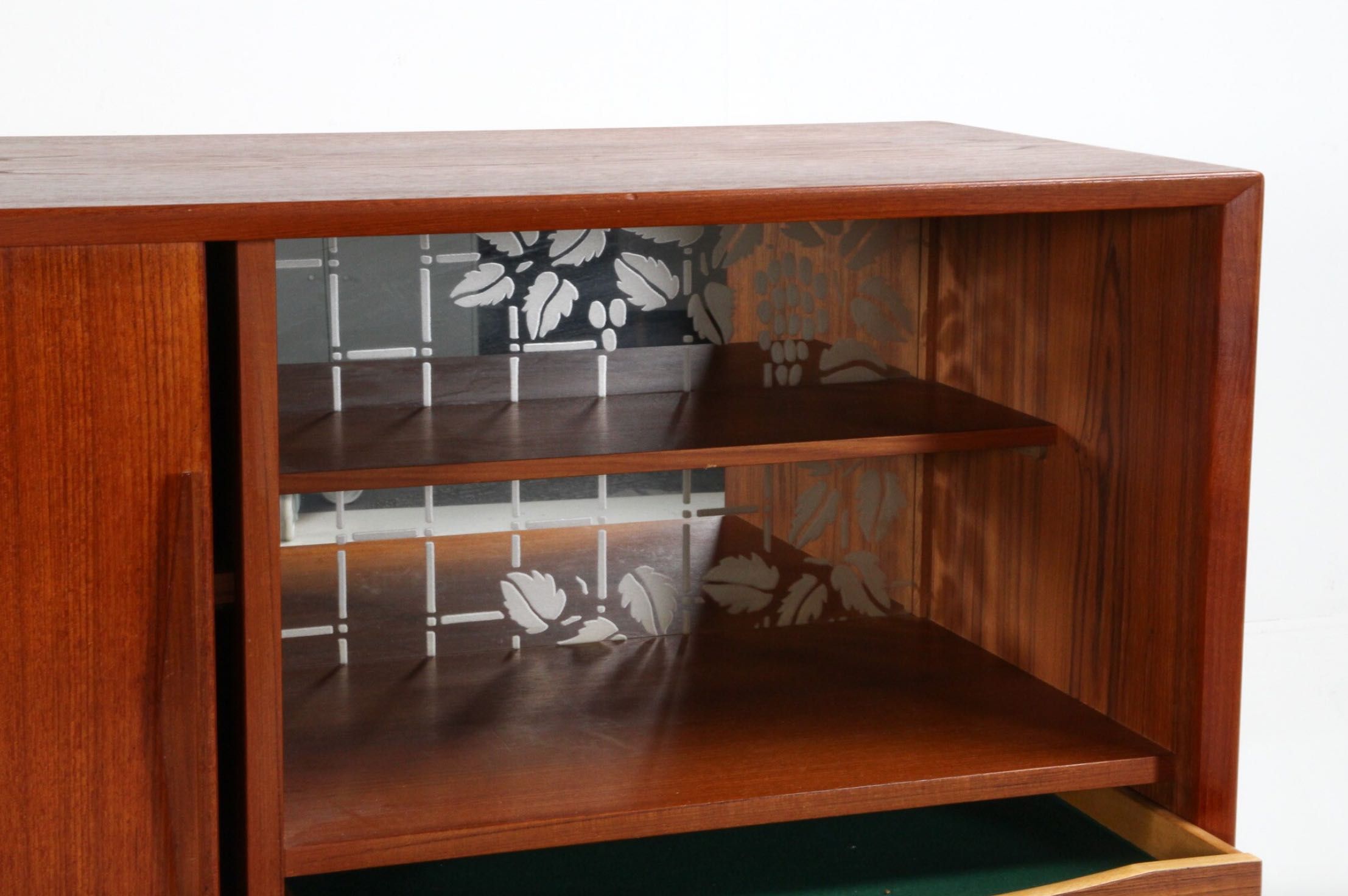 Komoda szafka highboard kredens tekowy - Dania lata 60-te vintage