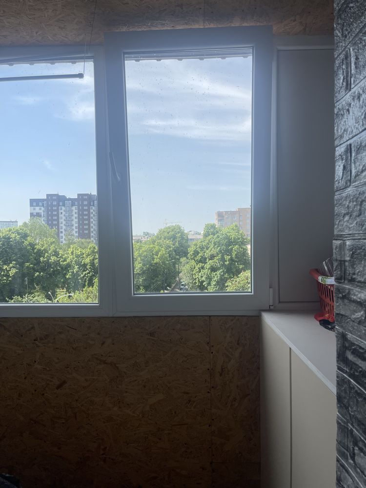 Продам 2-х кімнатну квартиру в центрі