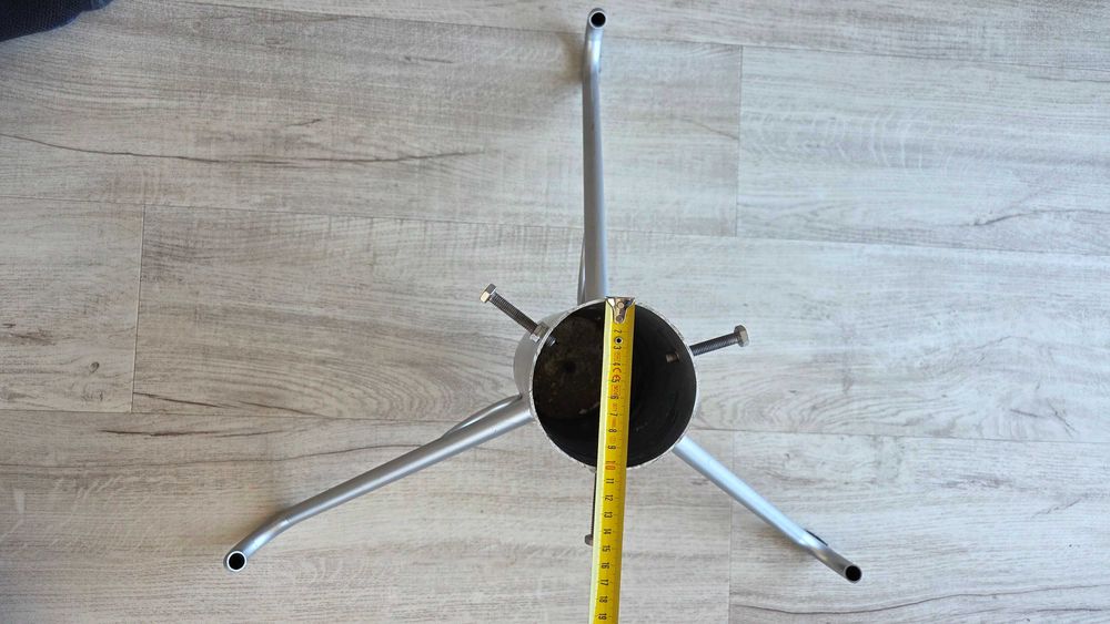 Stojak pod choinkę - mocny, metalowy, wytrzymały