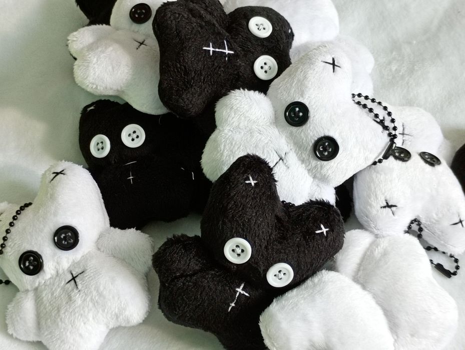 парные брелки (чб)