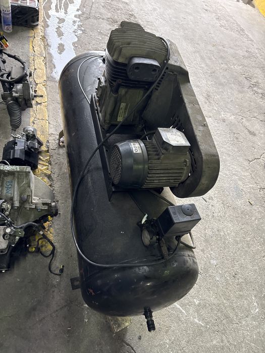 Vendo compressor 300l