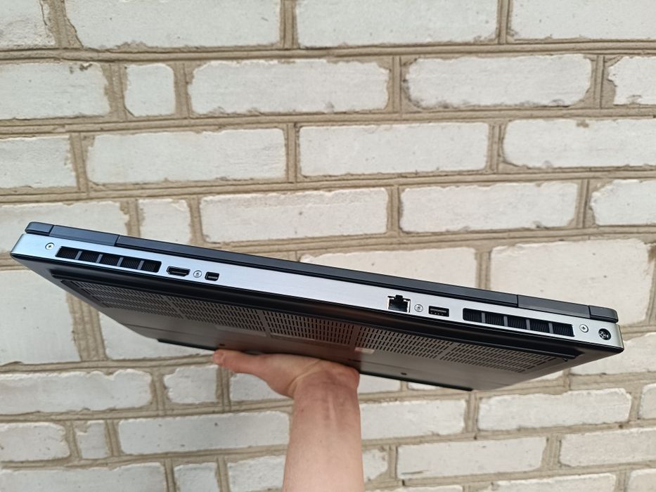 17.3", 16ГБ відеокарта, Ігровий Ноутбук DELL (i7 8850H/p5200 16gb)