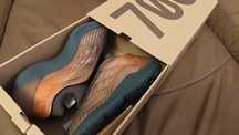 YEEZY 700 v3 copper fade 42 2/3 Oryginalne Nowe