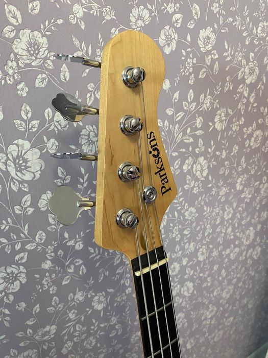 Продам бас-гітару