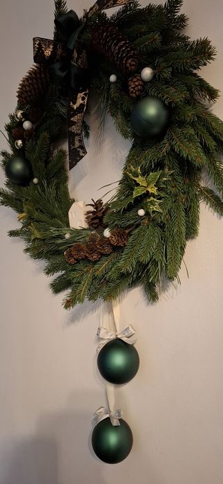 Wianek świąteczny na drzwi