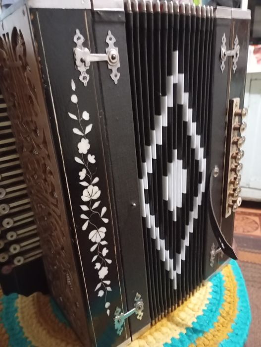 Продам срочно гармошка гармонь