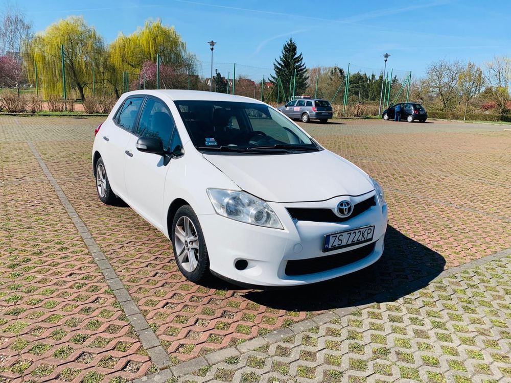 toyota auris Wynajem wypozyczalnia aut nrent.pl wynajmiemy