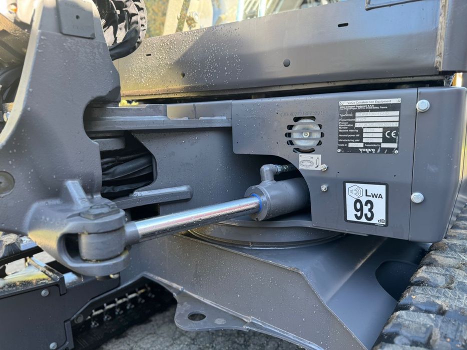 Volvo ec27D новий тільки 2 мотогодини