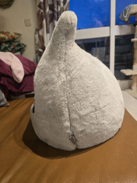 Cama para gato cinzenta