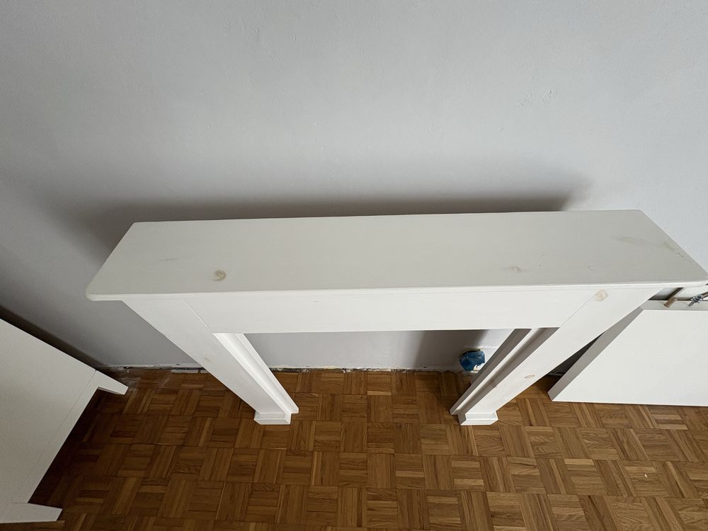 Portal kominkowy drewniany bialy