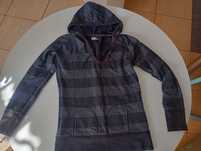 Bluza z kapturem i kieszeniami