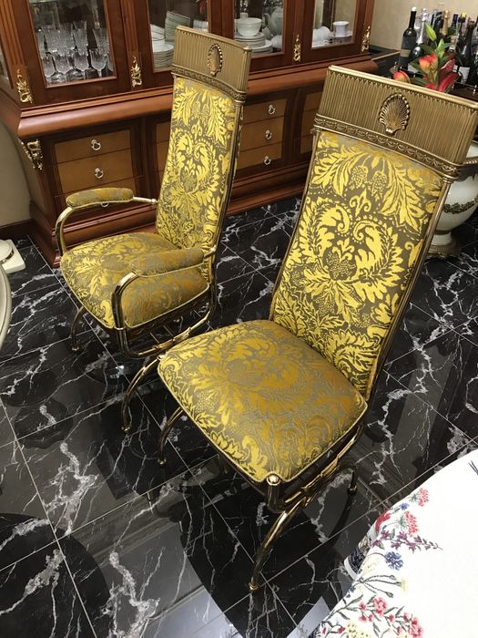 Стіл кухотий з кріслами