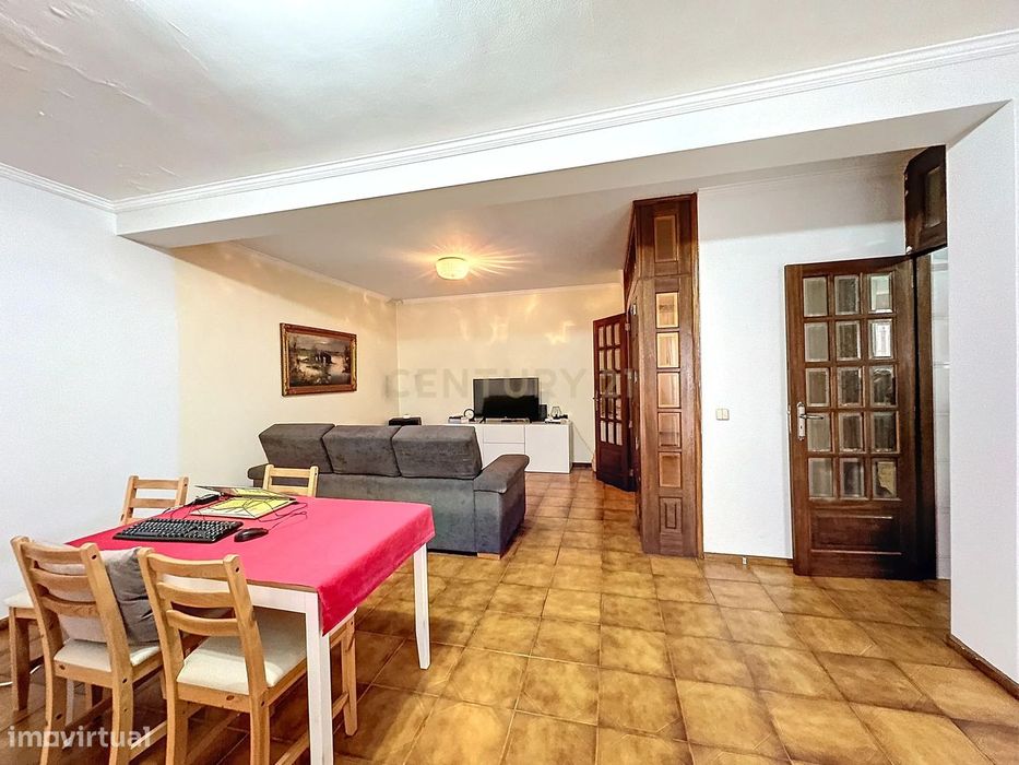 Apartamento T3 com varandas e lugar de garagem, na Póvoa de Varzim, Po