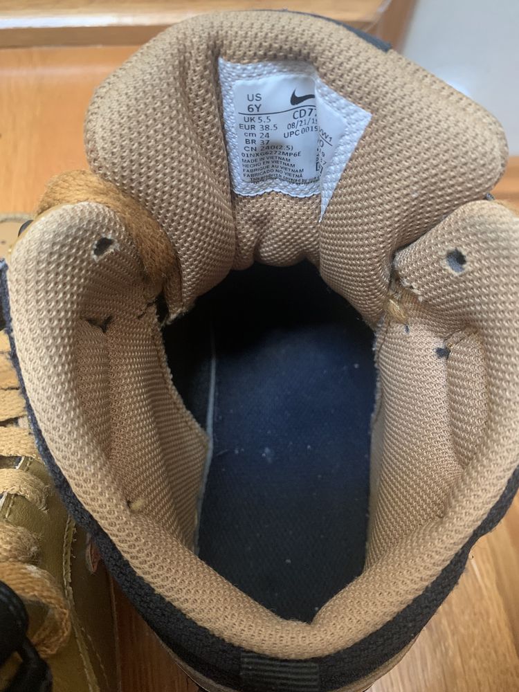 Buty jesienno - zimowe Nike. Rozmiar 38.5.