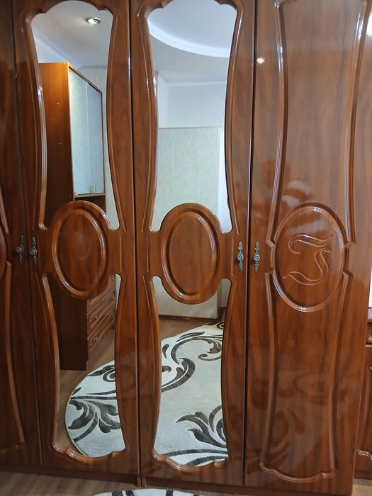 Продам гарнітур спальний в дуже хорошому стані