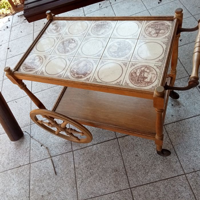 Stolik (barek) na kółkach