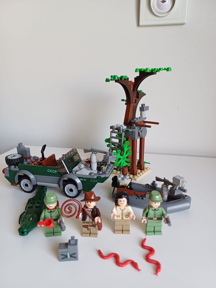 LEGO 7625 Indiana Jones  Obława w rzece