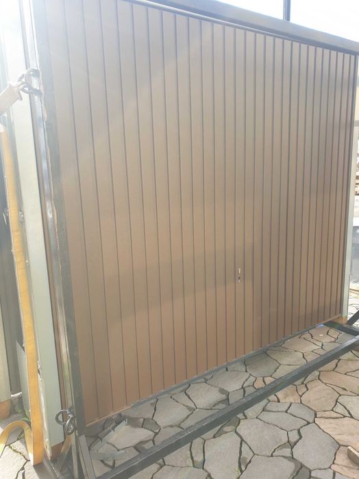 Brama garażowa uchylna Nowa