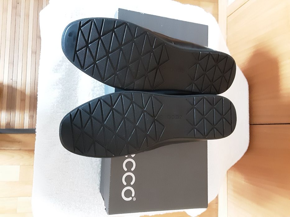 Sapatos novos 41 da marca Ecco