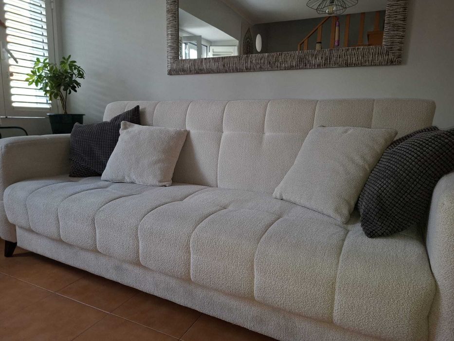 Sofá-cama 3 lugares com arrumação – quase novo