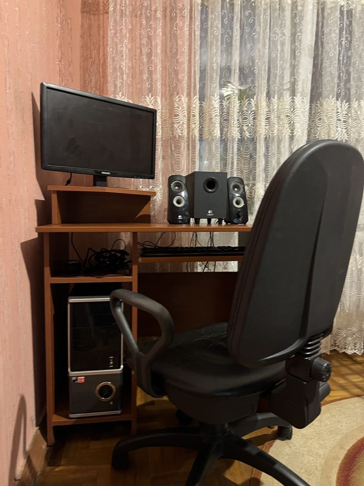 Продаю стіл для компютера