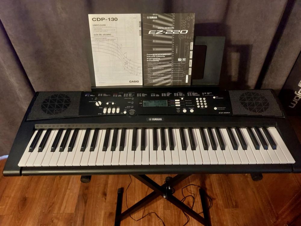 Keyboard yamaha EZ-220 +stojak, +stopka, +pedał