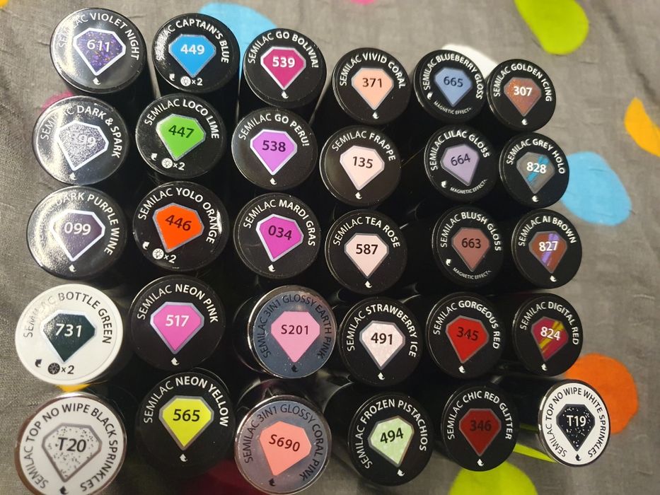 Lakiery Semilac.