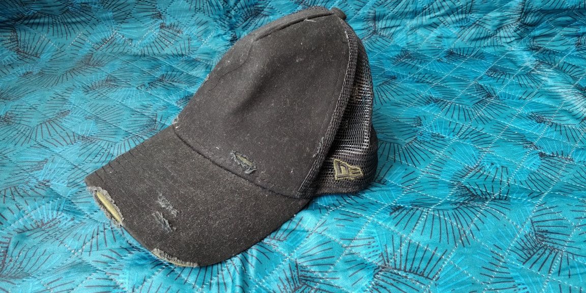 Czapka New Era Distressed Trucker