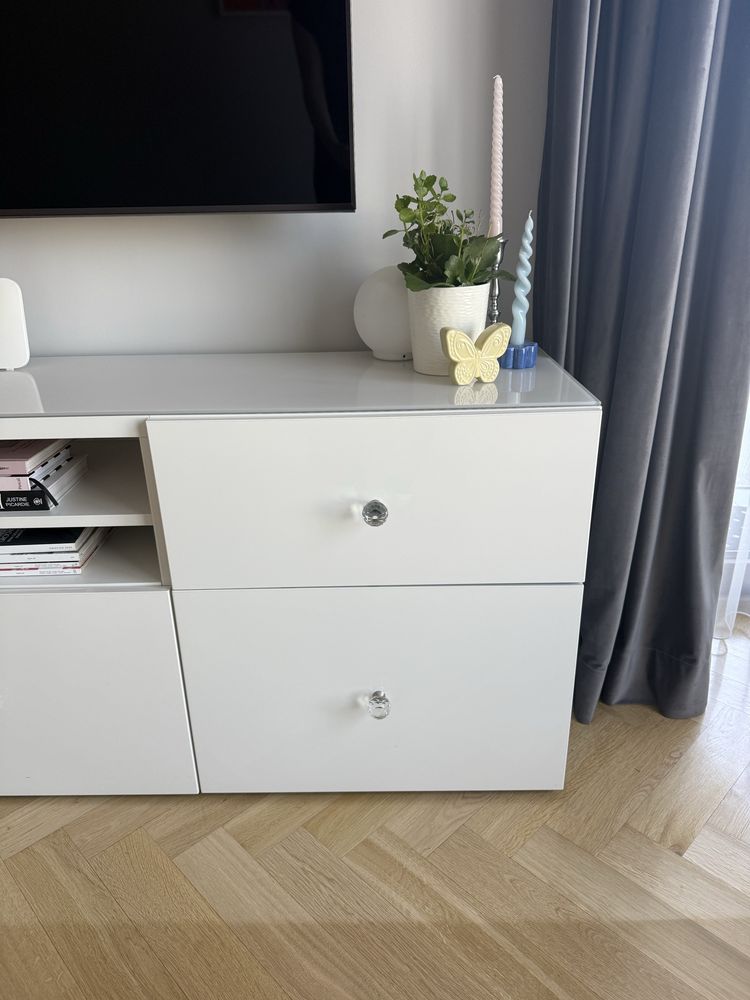 Szafka RTV IKEA BESTA – biała, nowoczesna, pojemna
