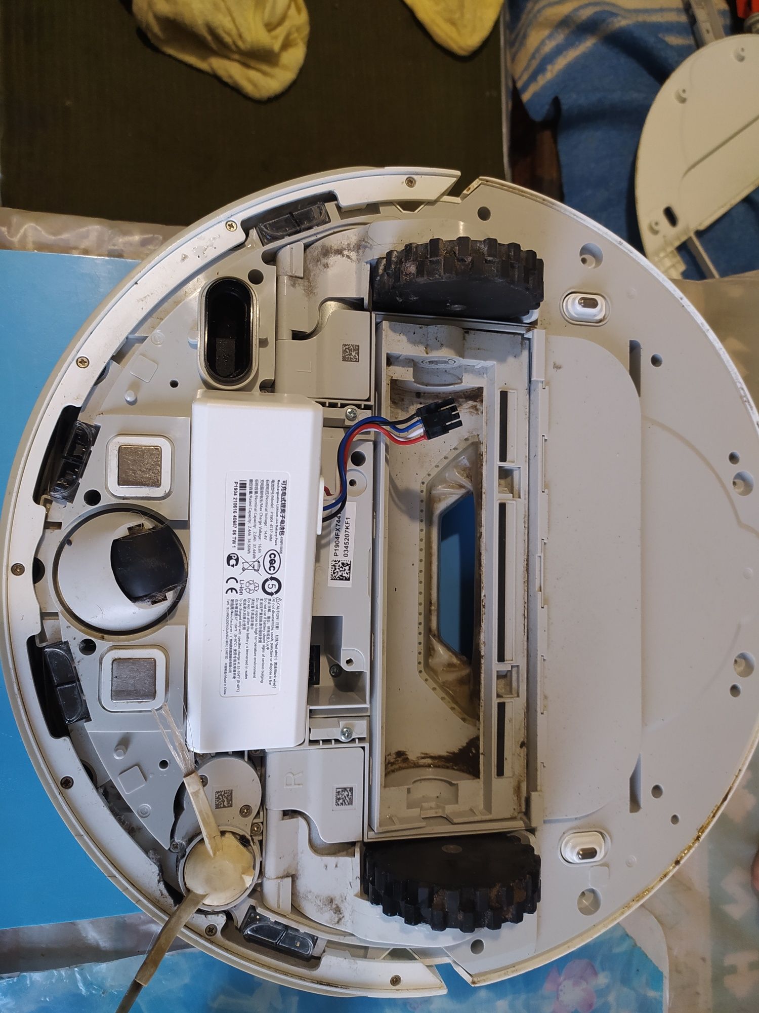 Робот пилосмок Xiaomi STYTJ01ZHM Не робочий.