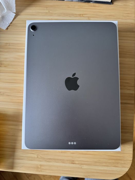 Ipad Air M3 128gb, 6 cykli ladowania jak nowy gwarancja